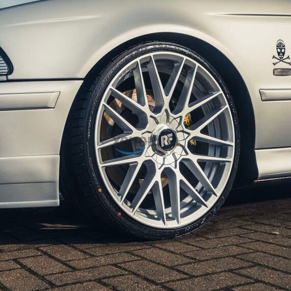 Meguiars Hot Shine Reflect Tire Shine спрей для чернения шин с эффектом мокрой резины 425 г , изображение 4